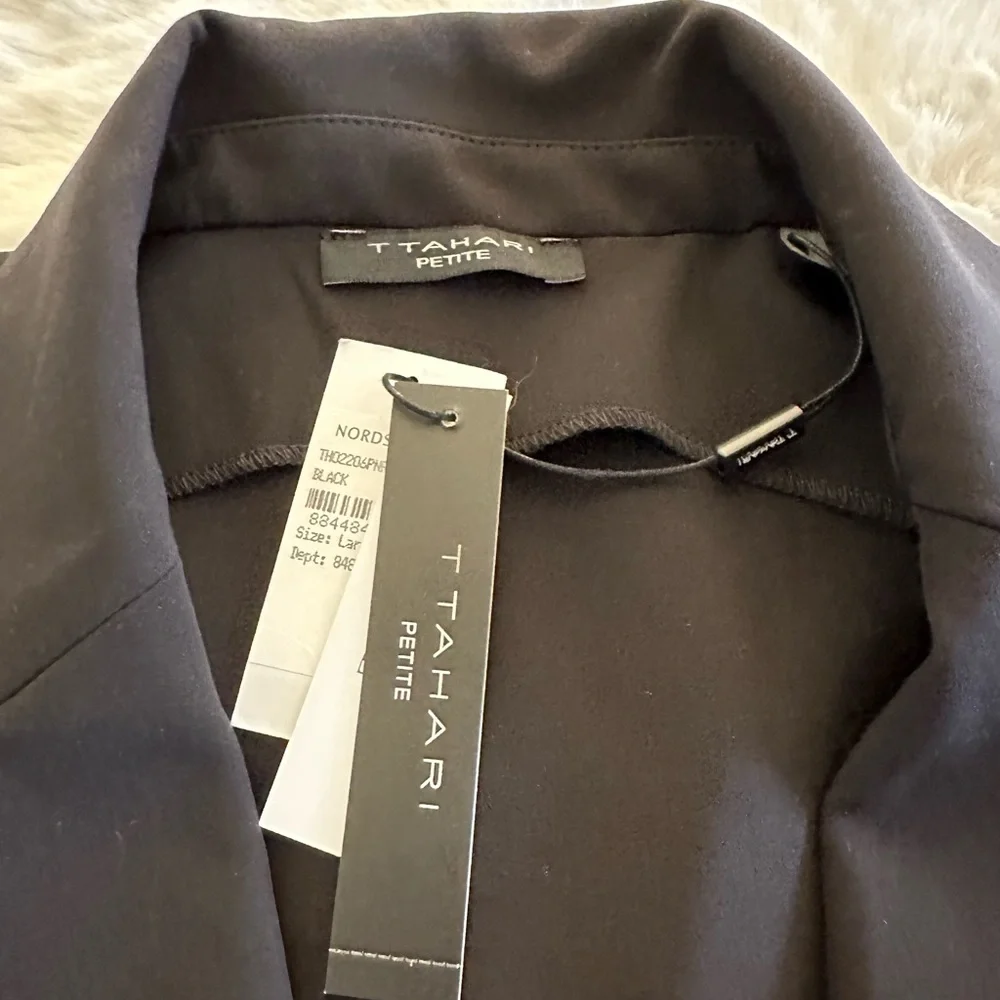 Brand TAHARI. Black. Size PL . Coat. - Picture 5 of 6